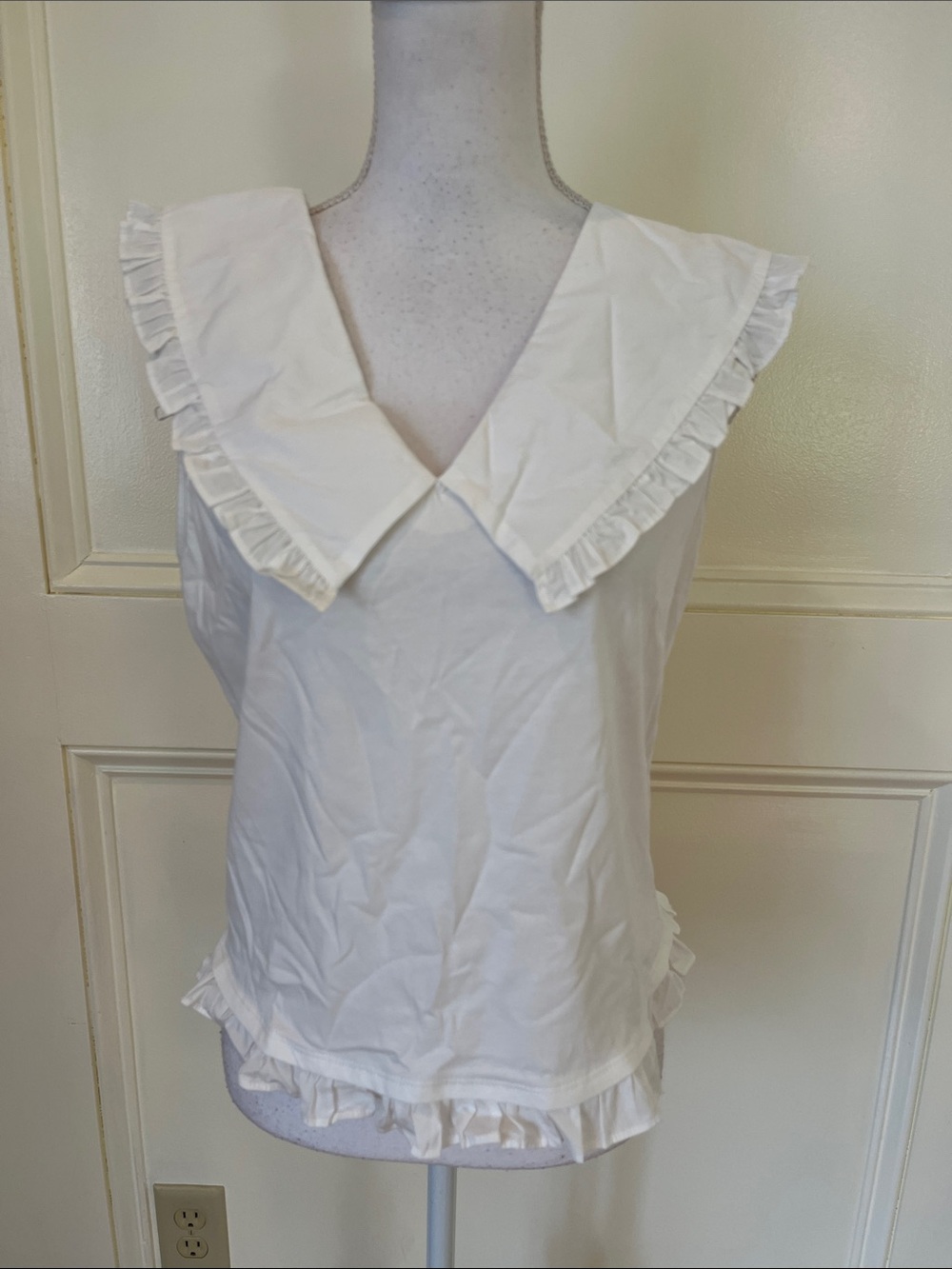 Marc New York White Ruffle V-Neck Sleeveless Tank